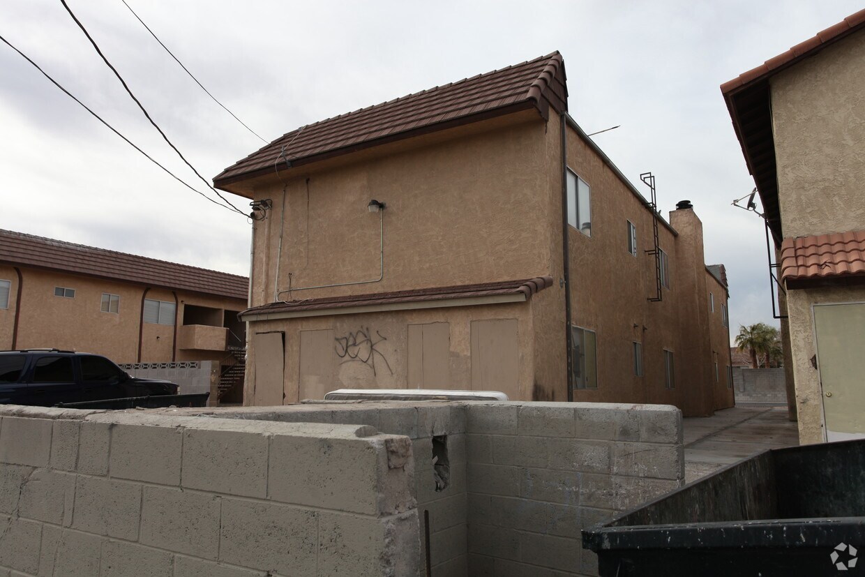 Foto del edificio - 2229 Jones Blvd