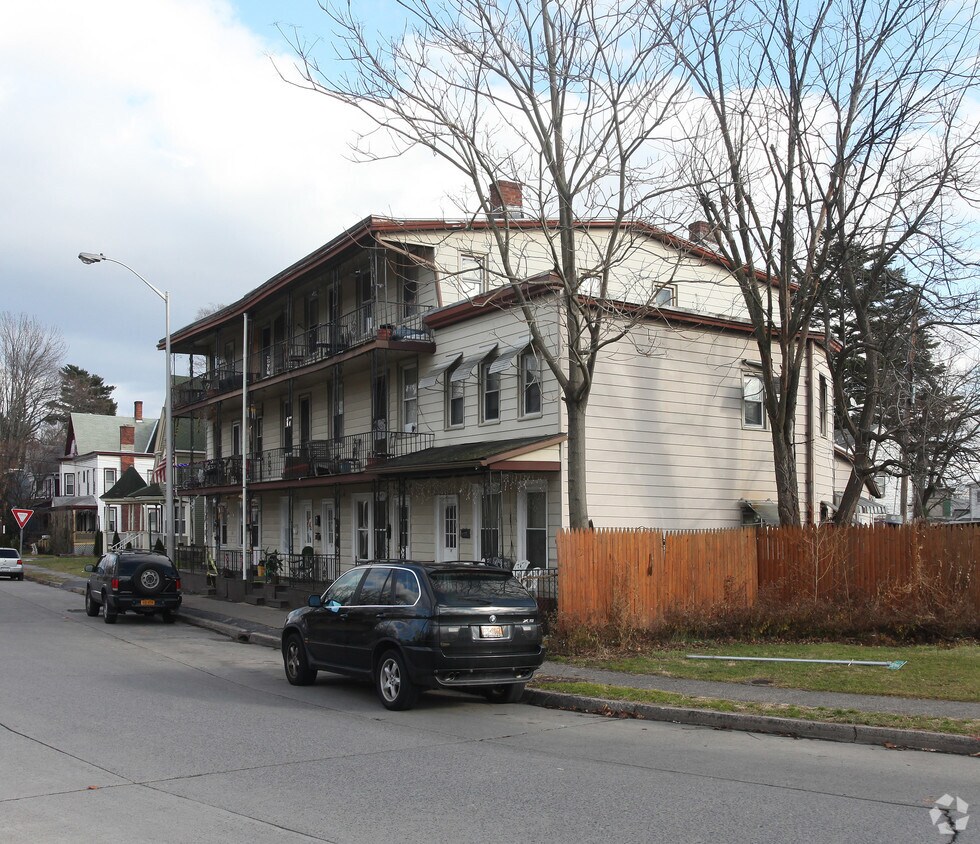 Primary Photo - 18-26 E Saint James St