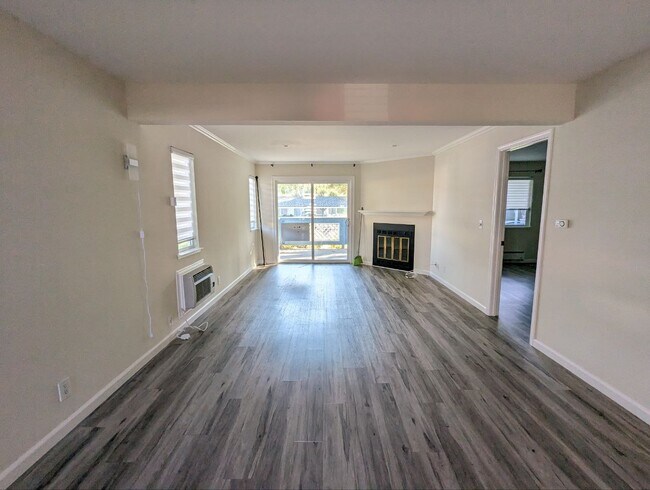Building Photo - 1450 Four Oaks Cir