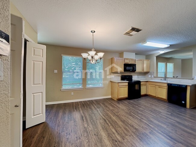 Foto del edificio - 3413 Stratford Dr