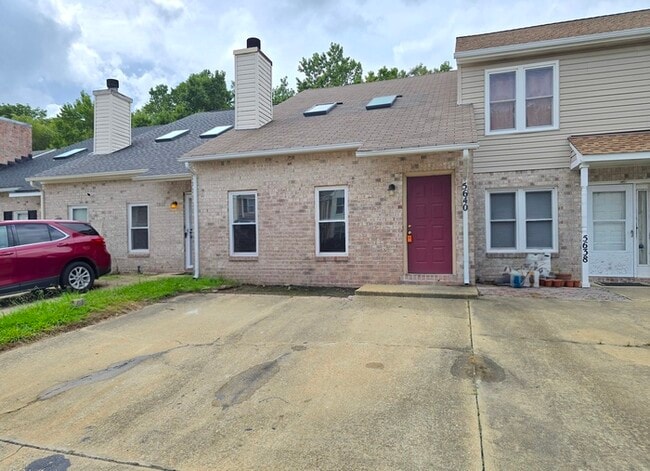 Foto del edificio - Awesome 3 Bed / 2 Bath Townhome with Open ...