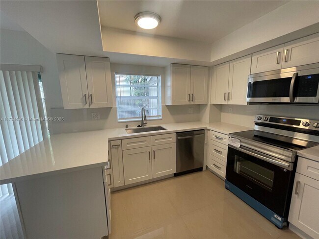 Foto del edificio - 12370 SW 52nd Pl