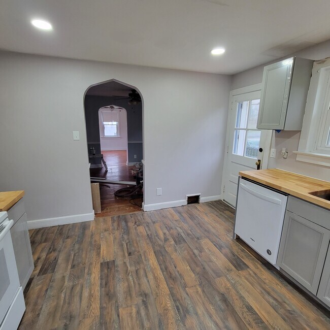 Foto del edificio - 442 Saylors Mill Rd