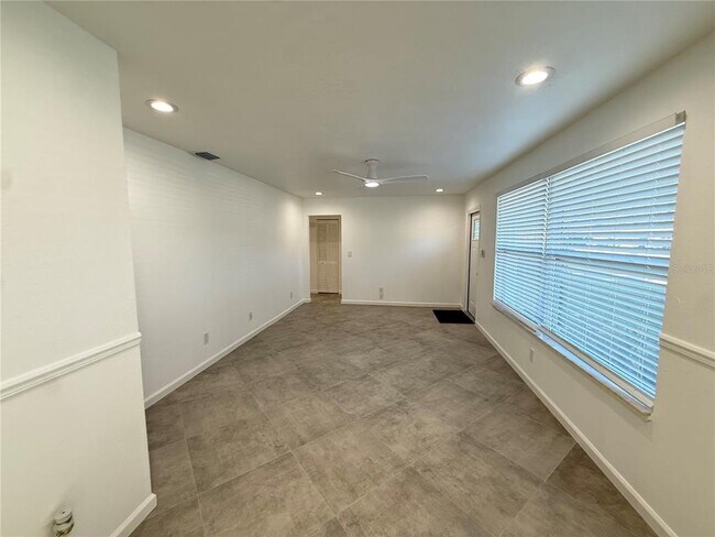 Foto del edificio - 15573 Bedford Cir E