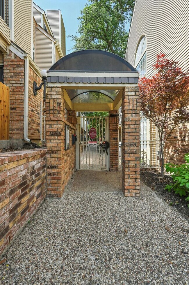 Building Photo - 5325 Bent Tree Forest Dr