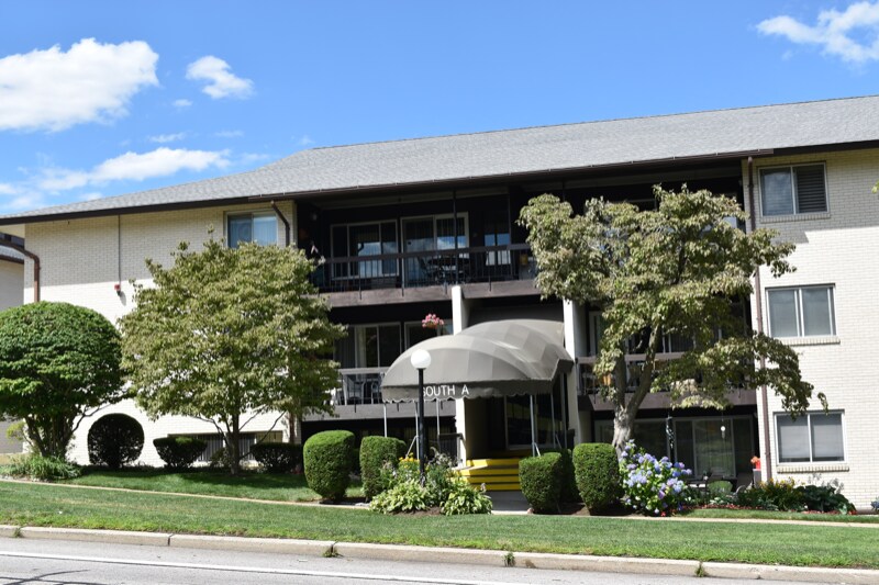 Primary Photo - 400 Narragansett Pkwy