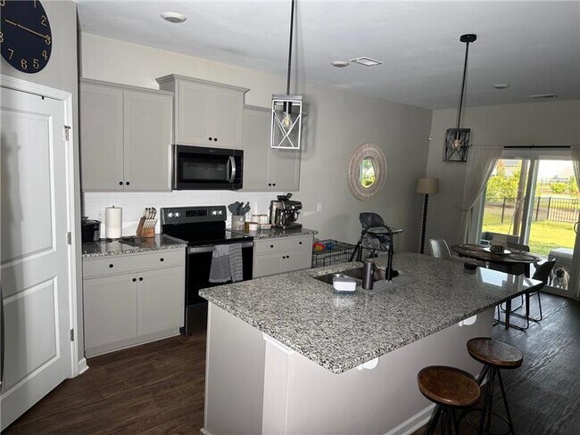 Foto del edificio - 122 Fremont Ln
