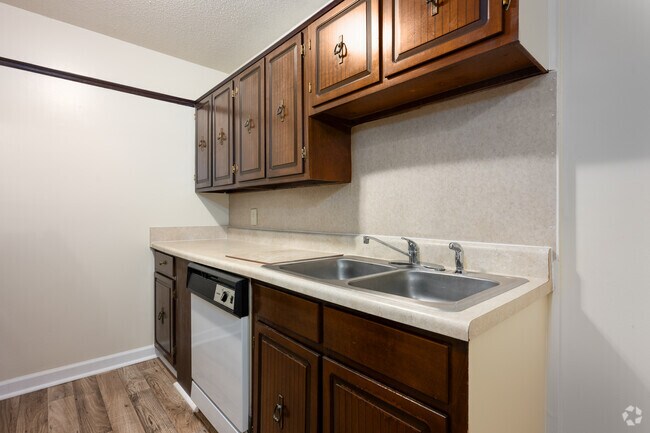 2 habitaciones, 1 baño - 1003 pies cuadrados - Cocina - Highland Heights Apartments