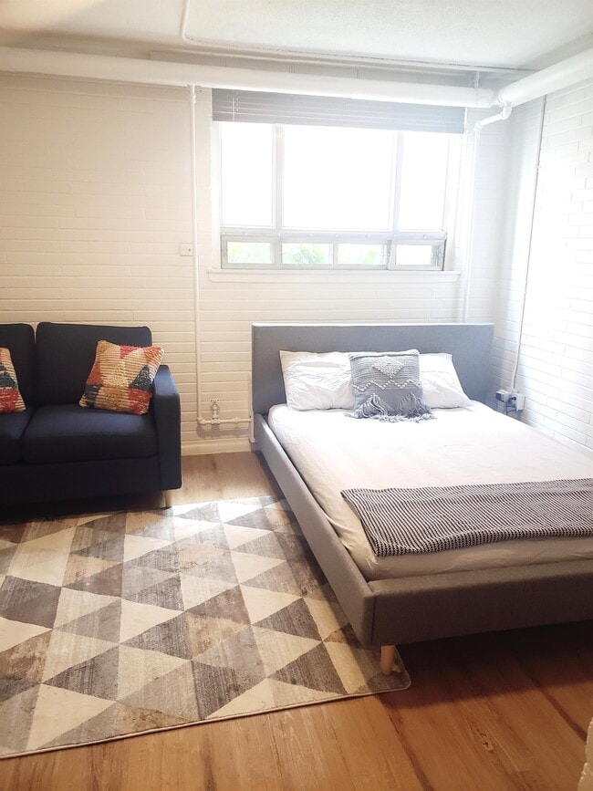 Building Photo - 1910 Main St