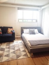 Building Photo - 1910 Main St