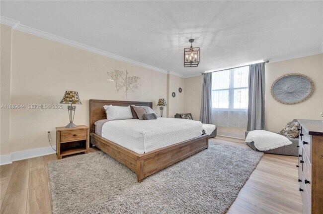 Foto del edificio - 5001 Collins Ave