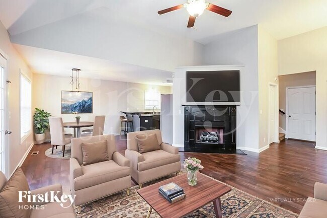 Building Photo - 3748 Naples Ct N