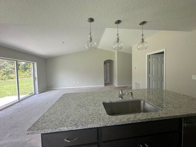 Foto del edificio - Brand New CBS construction 3 Bedroom 2 bat...