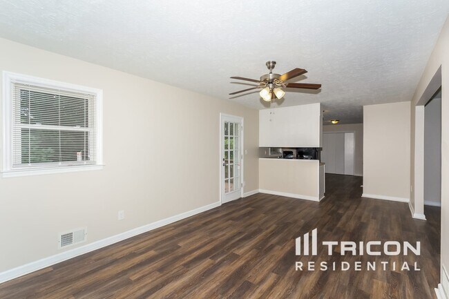 Foto del edificio - 6205 Dorsett Shoals Rd