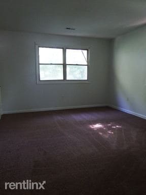Building Photo - 2634 E Northern Pky