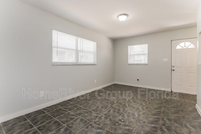 Building Photo - 3409 E 32nd Ave