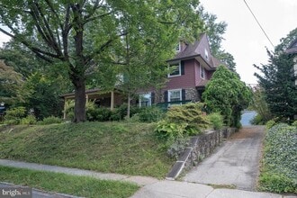 Building Photo - 110 Llanfair Rd