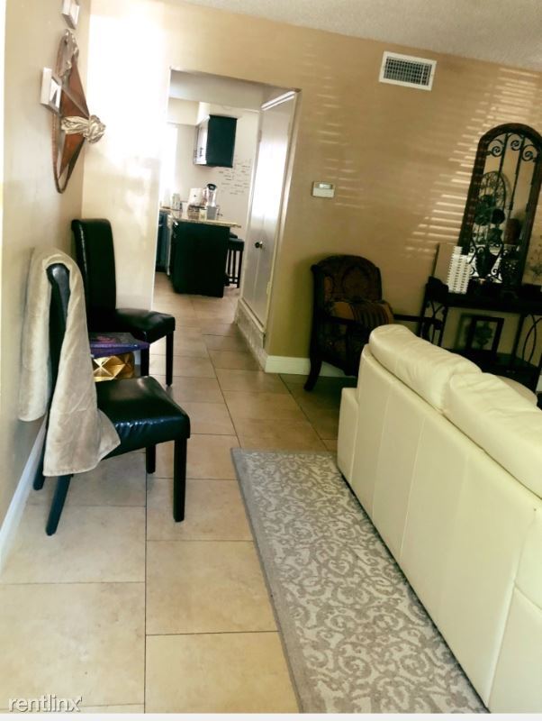 Building Photo - 2 br, 1.5 bath Townhome - 2426 S Graham DR