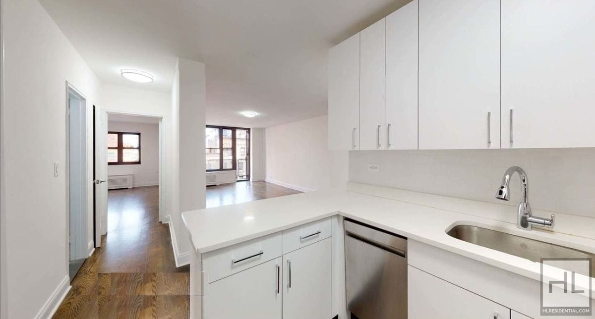 Primary Photo - EAST 35 STREET