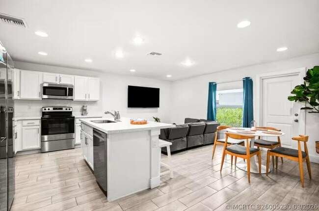 Foto del edificio - 565 Lilac Ct