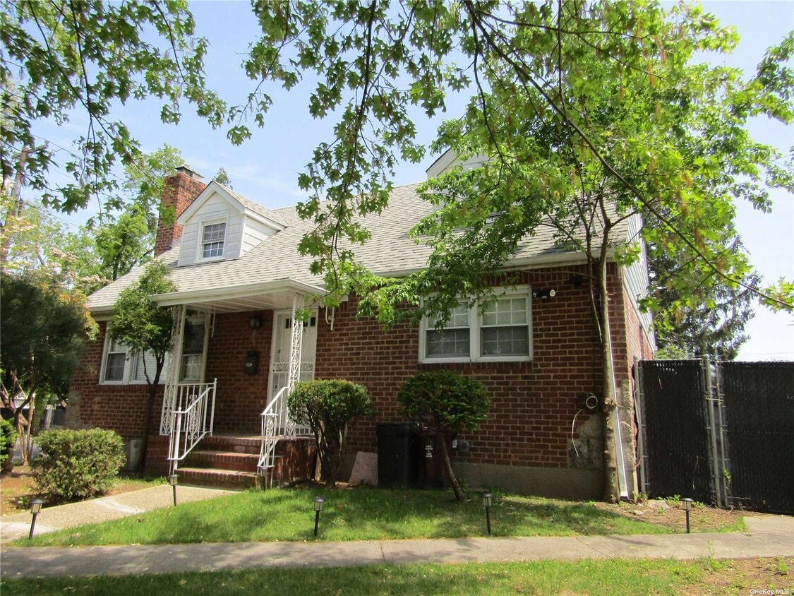 8405 248th St, Queens, NY 11426 House Rental in Queens, NY