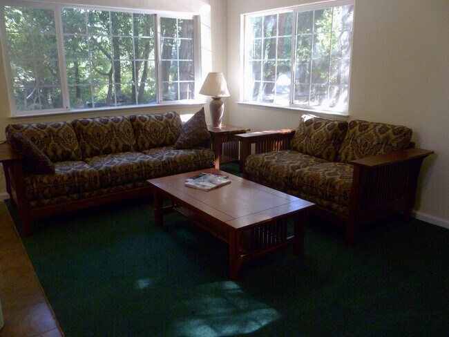 Foto del edificio - 1043 Laurel Ave