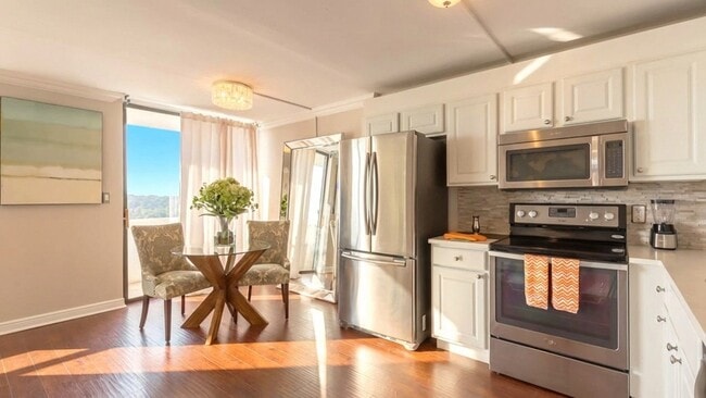 Todos los planos de planta tienen magníficas vistas al lago, al parque y al sol. - Lakeview Residences