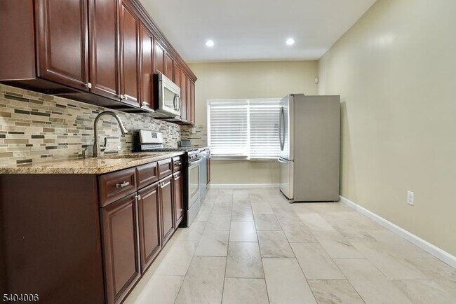 Foto del edificio - 27 Mt Pleasant Ave