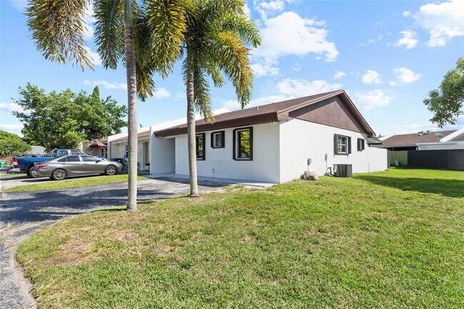 Foto del edificio - 5402 SW 138th Pl