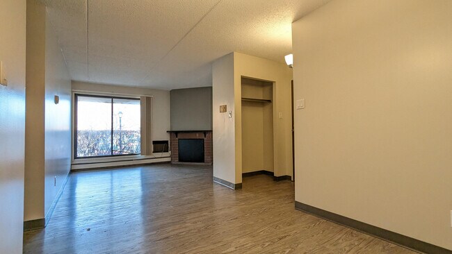Photo du bâtiment - Mainstreet Fairmont Village Apartments