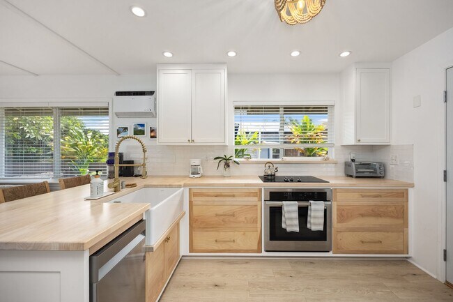 Foto del edificio - North Shore Boho Aloha Cottage | 2 Bed, 1 Bath | Available August 1, 2026