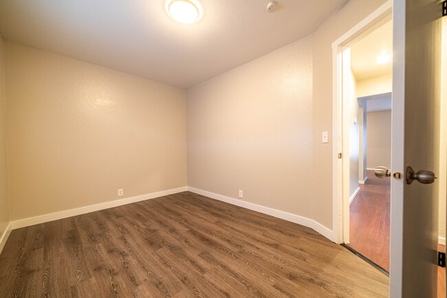 Building Photo - 269 Montgomery St W