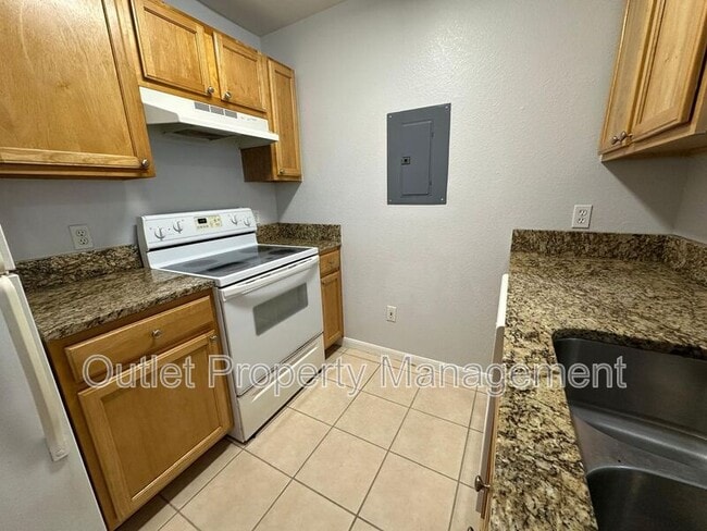 Building Photo - 9045 Lee Vista Blvd