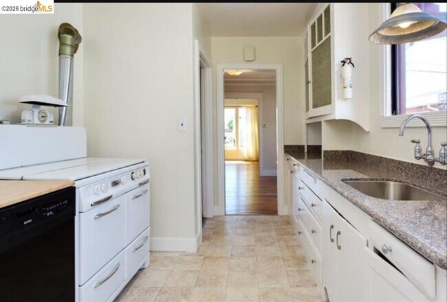 Foto del edificio - 2317 65th Ave