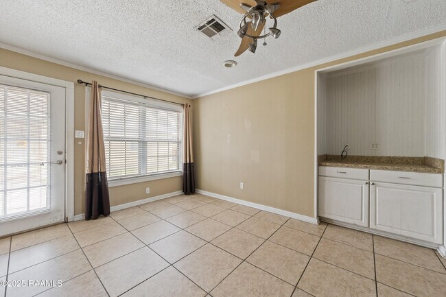 Foto del edificio - 1501 W St Mary Blvd