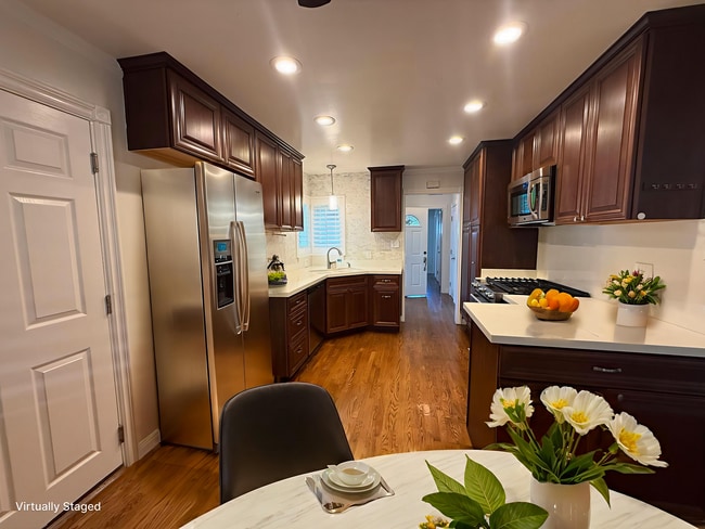 Building Photo - Beautifully updated 3bed/2bath Single-Level Ranch Home on Spacious 8,400 sq. ft. lot!