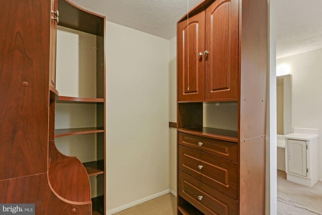 Building Photo - 9404 Mirror Pond Dr