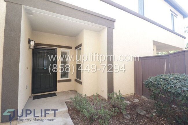 Foto del edificio - 4 Bed 2.5 Bath Townhouse in Oceanside AVAILABLE NOW!