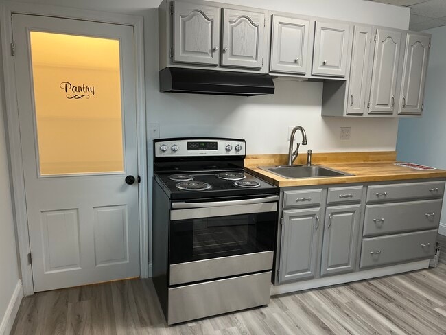 Cocina con despensa - 36 N Main St