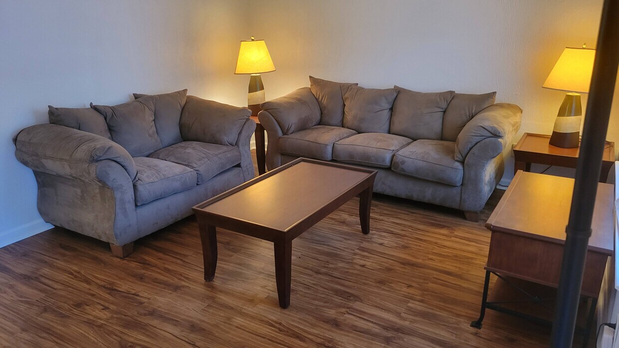 Foto del edificio - 355 Leisure Ct