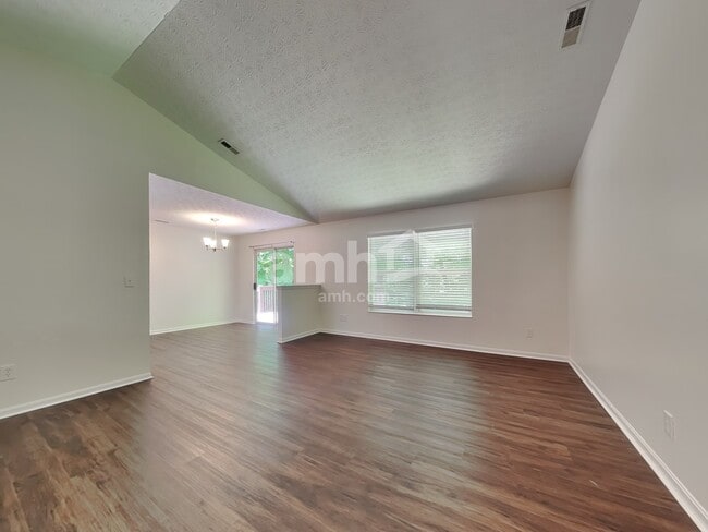 Foto del edificio - 3907 Little Creek Dr