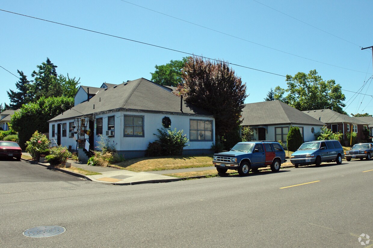 Primary Photo - 2538 NE Killingsworth St