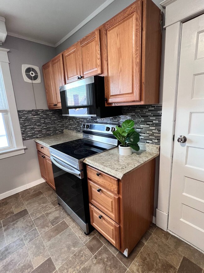 Building Photo - 2036 Guilderland Ave