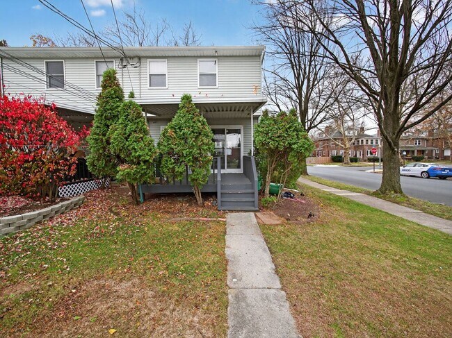 Building Photo - 2149 W Allen St