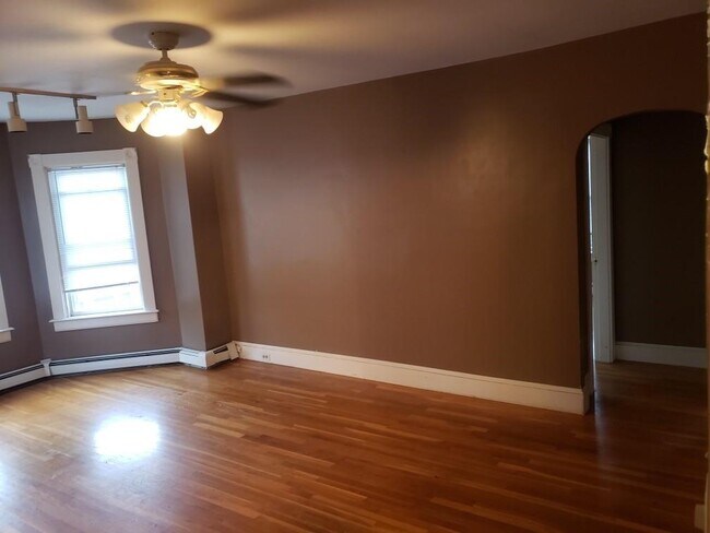 Foto del edificio - 450 Laurel Hill Ave