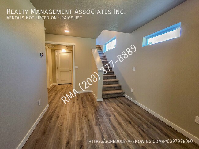 Building Photo - 3104 N Network Ln