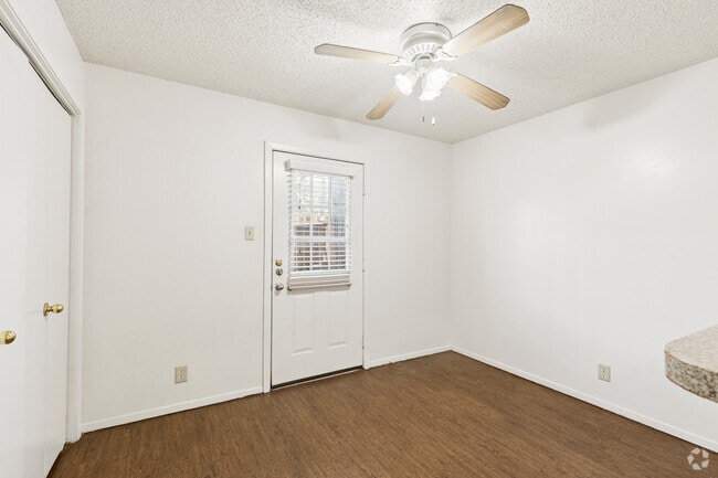 2BR, 1.5BA - 1,100SF - Dining Room - Double Tree Apartments