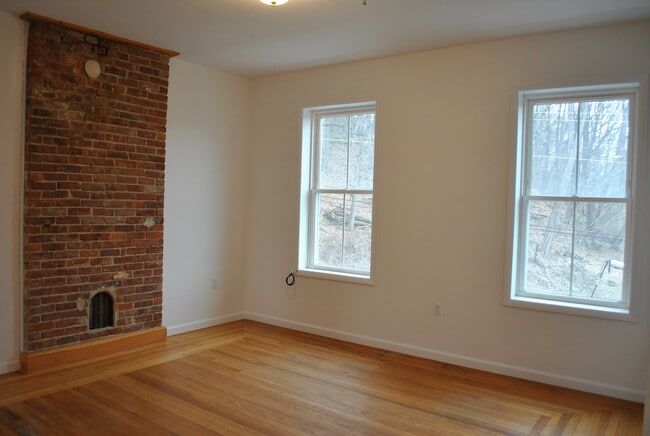 Building Photo - 33 Hone St