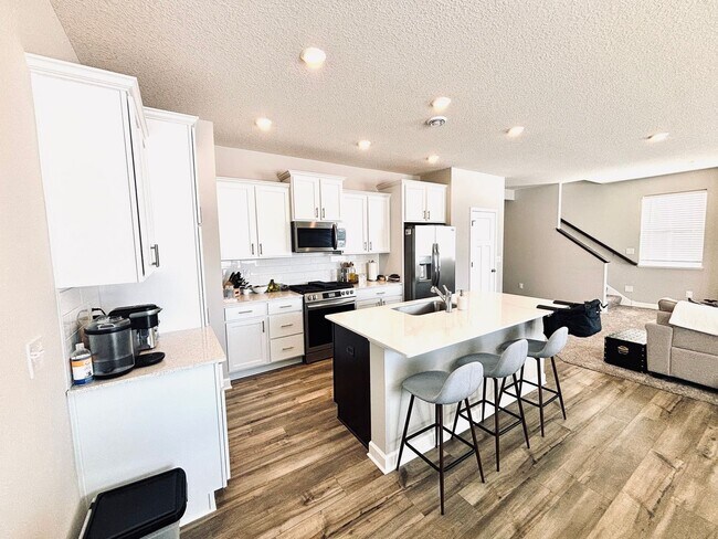 Foto del edificio - Beautiful and Spacious 4 Bedroom Home / New Construction!