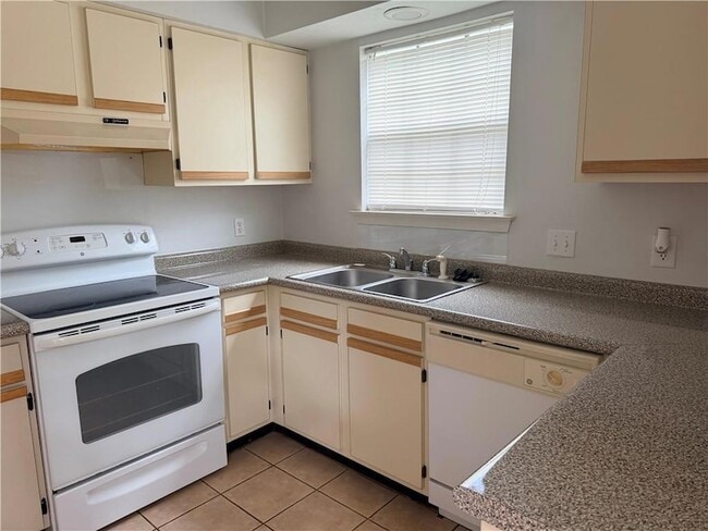 Building Photo - 309 W 20th Ave